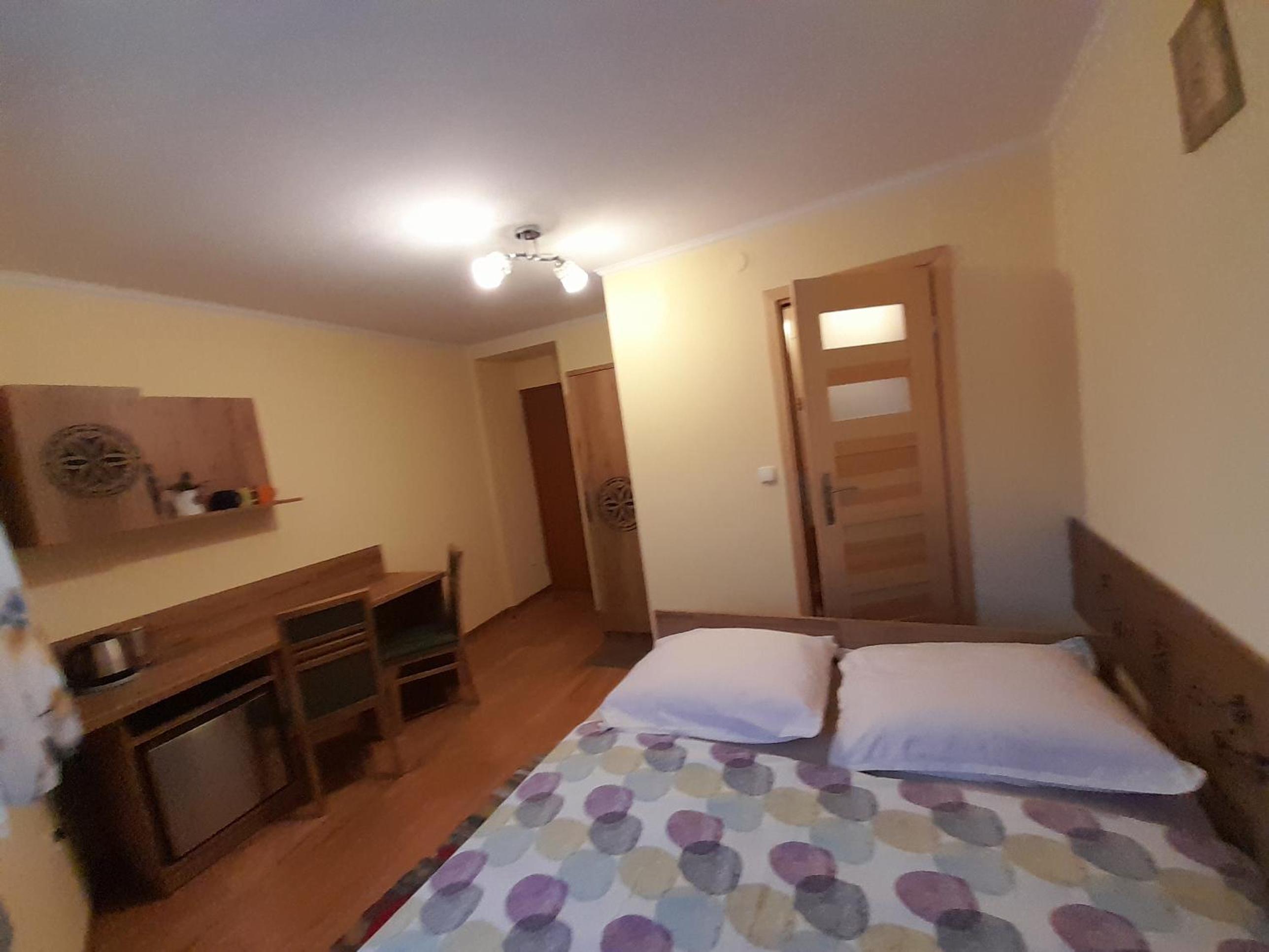 Doppelzimmer mit eigenem Bad in der Unterkunft Pokoje u Kaśki